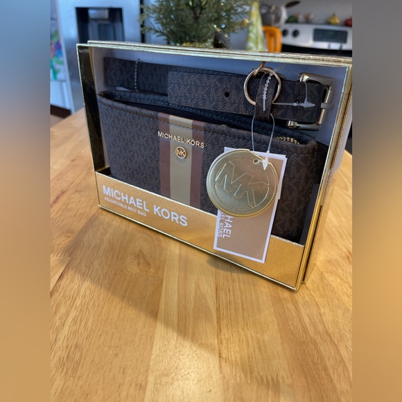 NWT Michael Kors Gift Box MK Signature Belt Wallet Waist Bag Size S/M - Picture 8 of 11